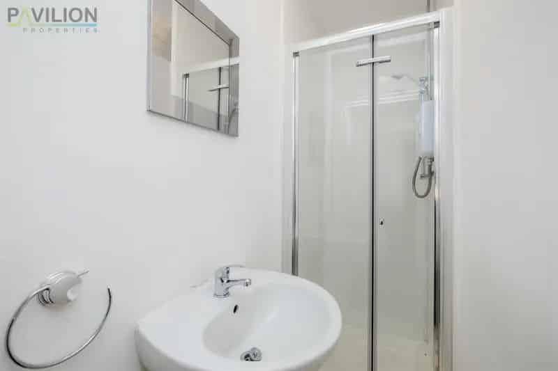 5 Bedroom Student House Ample Space WiFi Included