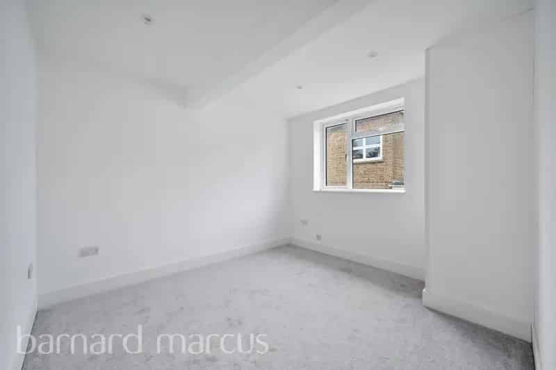 2 Double Bedroom Flat Near 3 Stations Zero Deposit Available