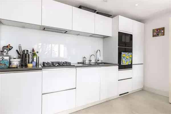 3 Bedroom Apartment with Stunning Features and Communal Amenities