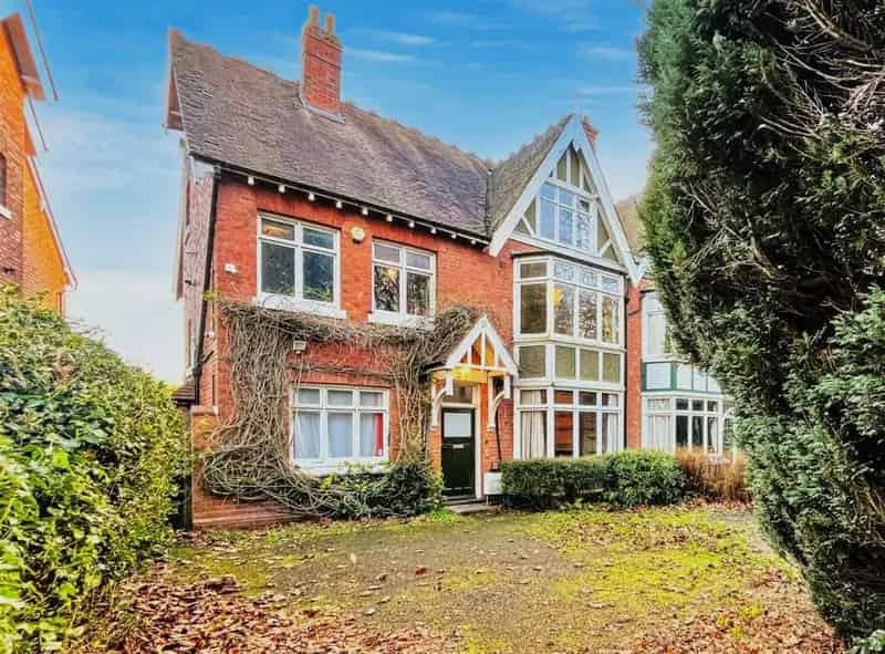 6 Bedroom Semi Detached House For Sale