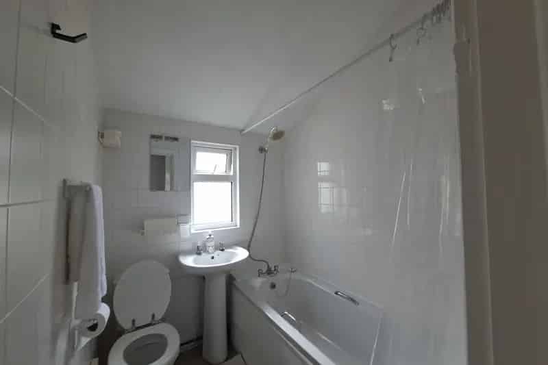 3 Bedroom Mid Terraced House Zero Deposit Available