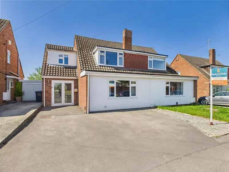 3 bedroom semi-detached house for sale