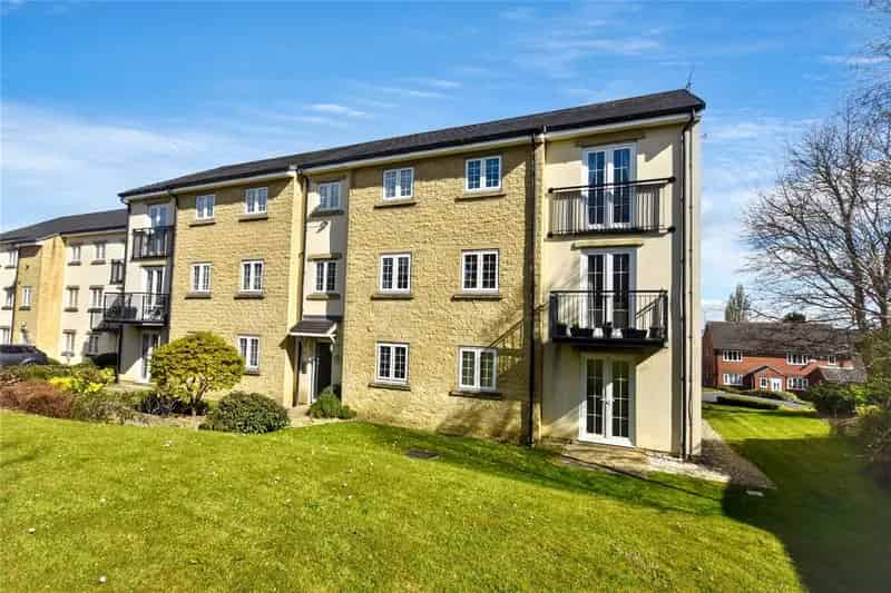 One Bedroom Apartment Near Morley Train Station