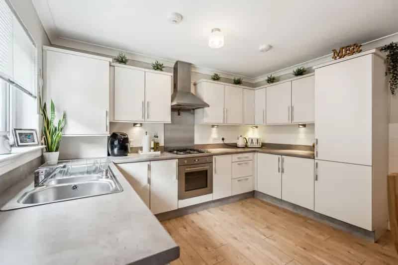 3-Bedroom Mid-Terraced Villa in Cambusbarron