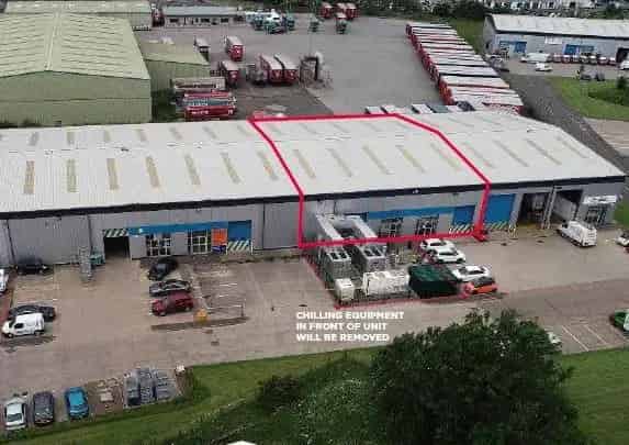 Modern Industrial Unit 8476 sq ft Ample Yard Parking M8 Access