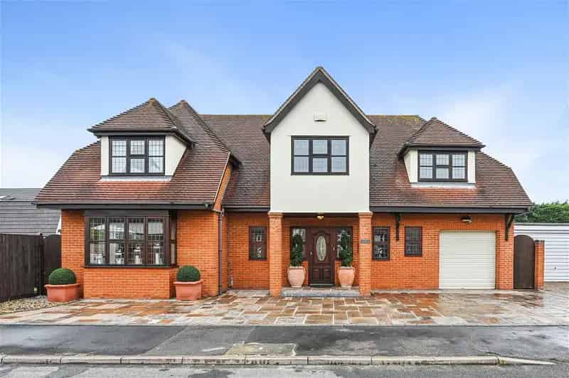 4 Bedroom Detached House for Sale The Elkins Romford