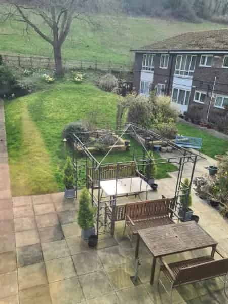 2-Bed Over 50s Flat Near Town Centre and Station