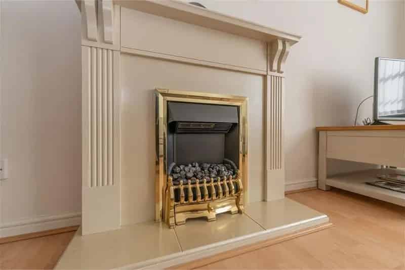 2 Bed Flat Shore Edinburgh Gas Central Heating Secure Parking