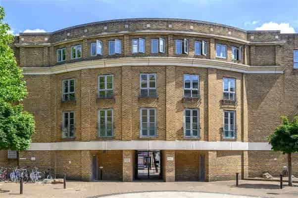 2-Bedroom Apartment near Upper Street  -  Gated Development