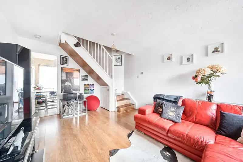 Two Bedroom House Near ED Station - Large Garden & Parking