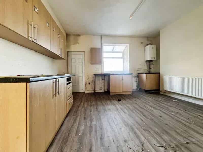 3 Bedroom Terraced House For Sale Near Amenities