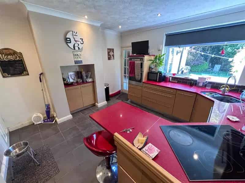 2 bed house for sale