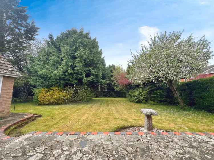 3 Bedroom Detached House with Large Garden and Extension Potential