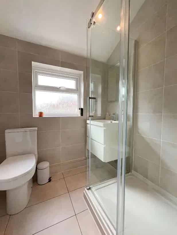4 Bed House for Sale - Modernized Cottage with Courtyard Gardens