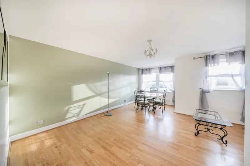 Spacious Two-Bedroom Apartment Near Gordon Hill Station