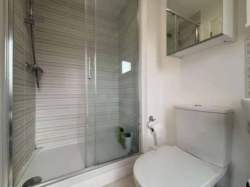 4 Bed House for Sale - 3 Storey Townhouse with Garden and Parking