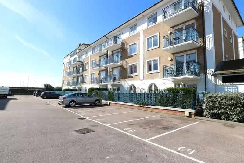 2 Bedroom Apartment to Rent - Garage - Harbour Views