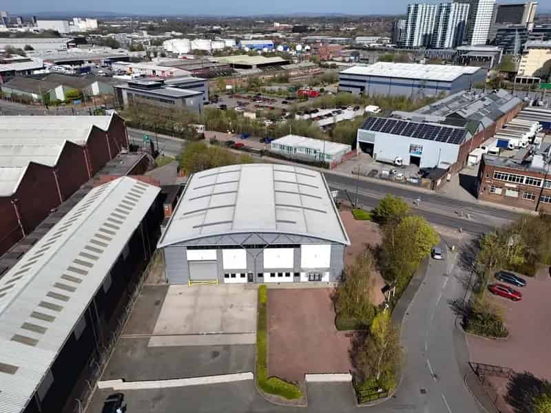 Modern Industrial Warehouse Unit with Excellent Motorway Access