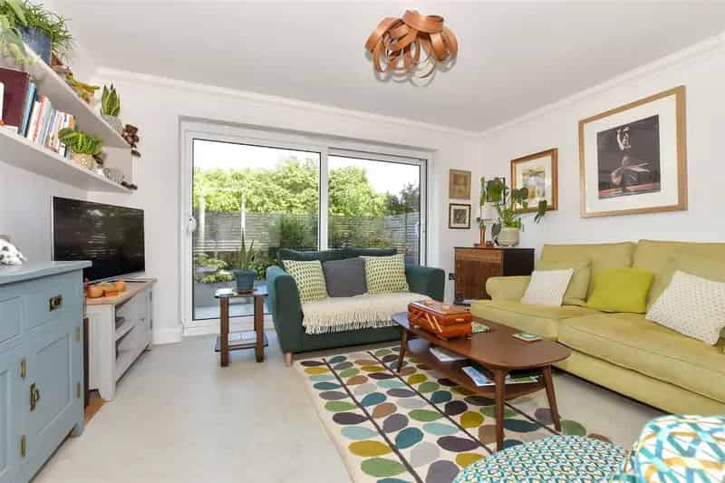 2 Bedroom Apartment near Dumpton Gap Beach for Sale