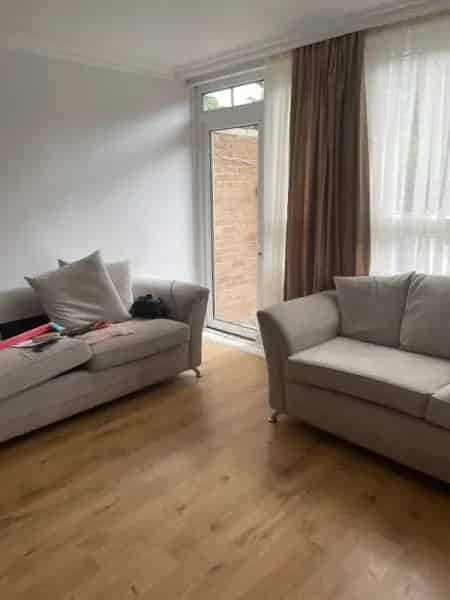 2 Bed Ground Floor Flat Near Canary Wharf and Stratford