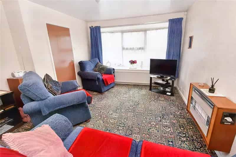 Three Bedroom End Townhouse Near Leeds City Centre
