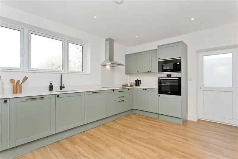 5 Bed Detached House with 2 Reception Rooms Near Edinburgh