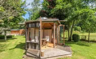 Character Cottage in Lifton with Large Garden and Stable