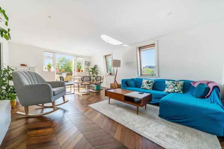 Luxury 2-Bedroom Apartment 926 sq ft Top Floor