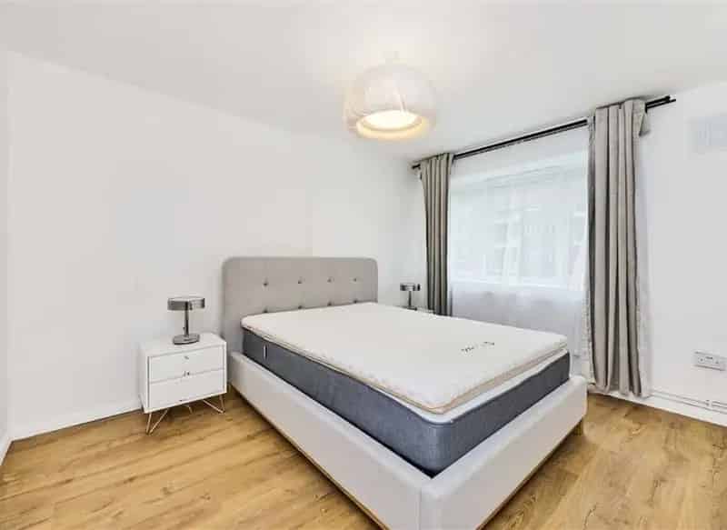 Refurbished 2-Double Bedroom Flat with Parking Ample Storage Chain Free