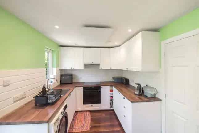 3 Bedroom Semi-Detached House for Sale in Currie Place Glasgow