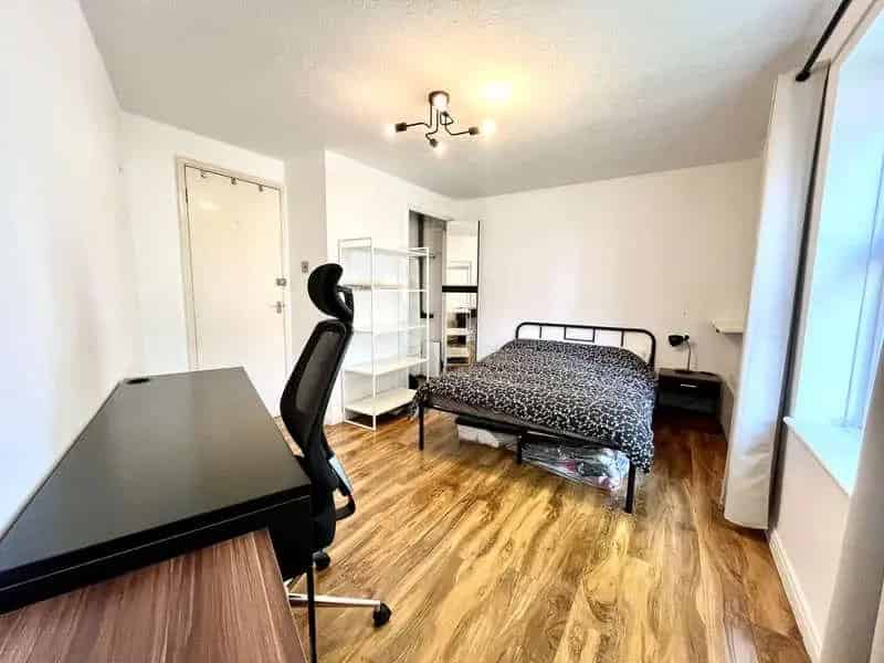 3 Bed Flat for Sale in Salford - Ground Floor Apartment