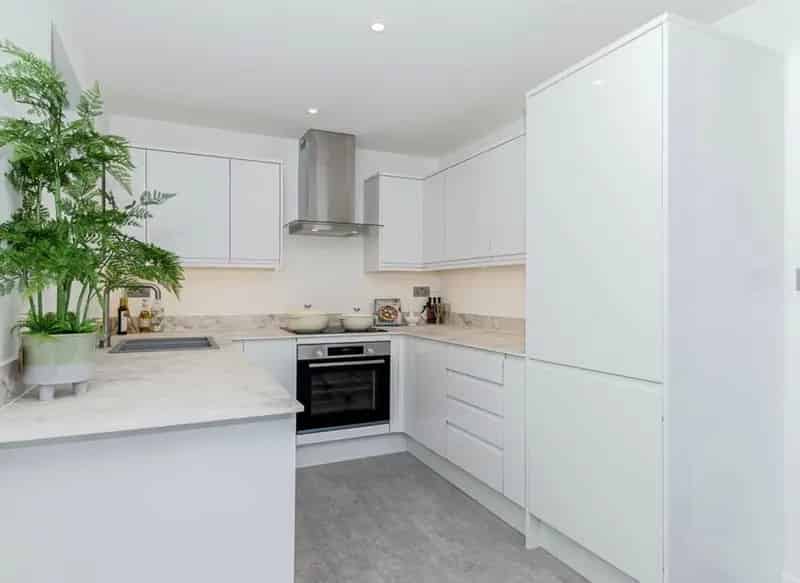 2 Bed Split Level Apartment Streatham Private Garden Close to Station