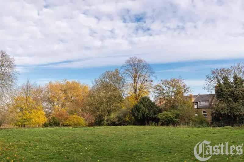 4 Bedroom Maisonette For Rent - Large, Modernisation Potential
