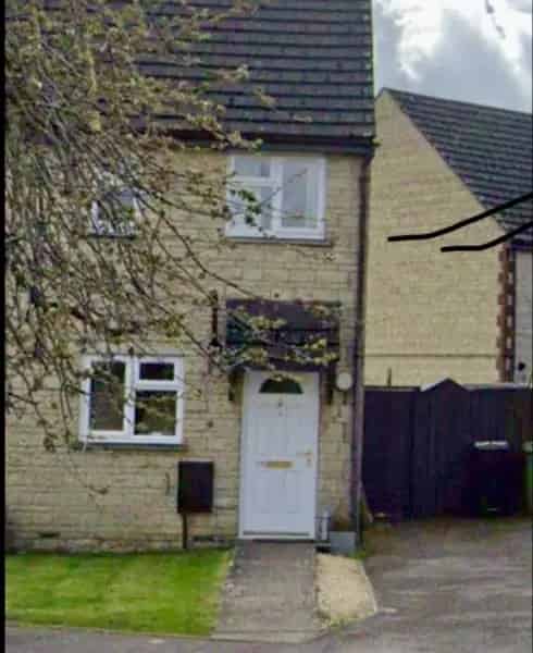 Two Bedroom End Terraced House Near Schools and Shops