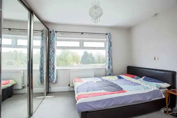 Four Bedroom Semi-Detached House Halifax