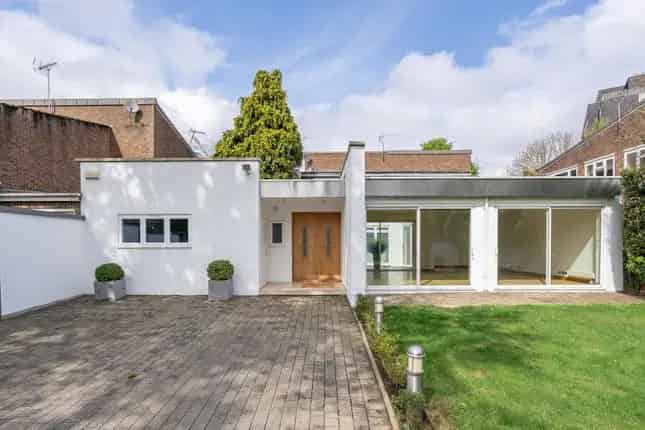 4-Bed Semi-Detached House for Sale in Wimbledon