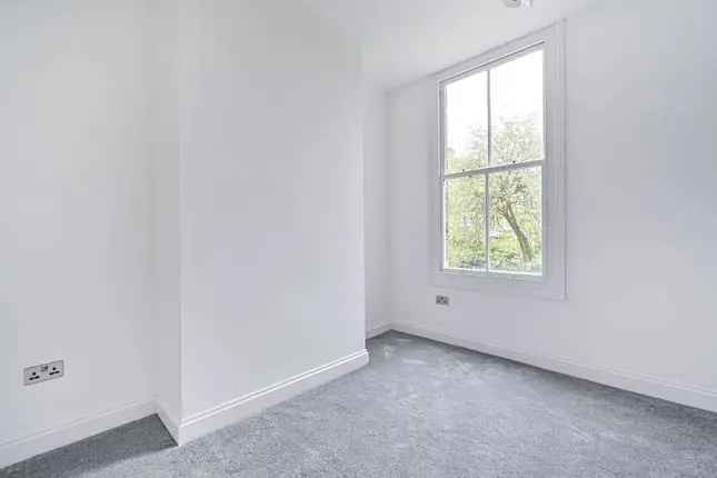 Maisonette to rent in Penshurst Road, Victoria Park, London E9