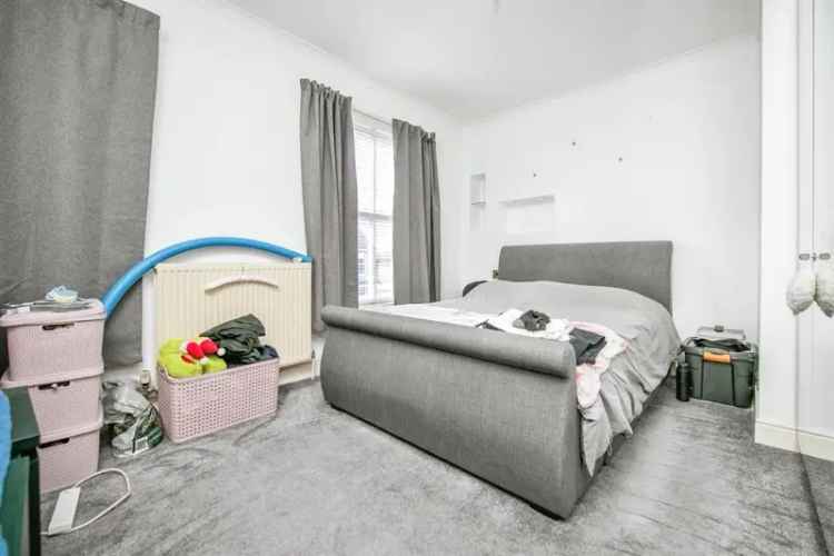 Harwich Family Home: Sea Views & Period Charm