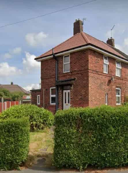 2 Bedroom House Big Gardens Quiet Area Ideal Single Person Parent
