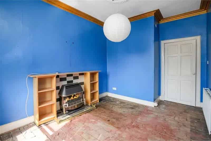 2 Bed Flat - First Floor with 1 Reception Room