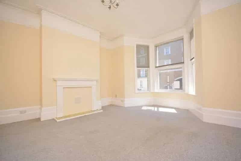 1 Bed Flat for Sale Ground Floor Communal Garden
