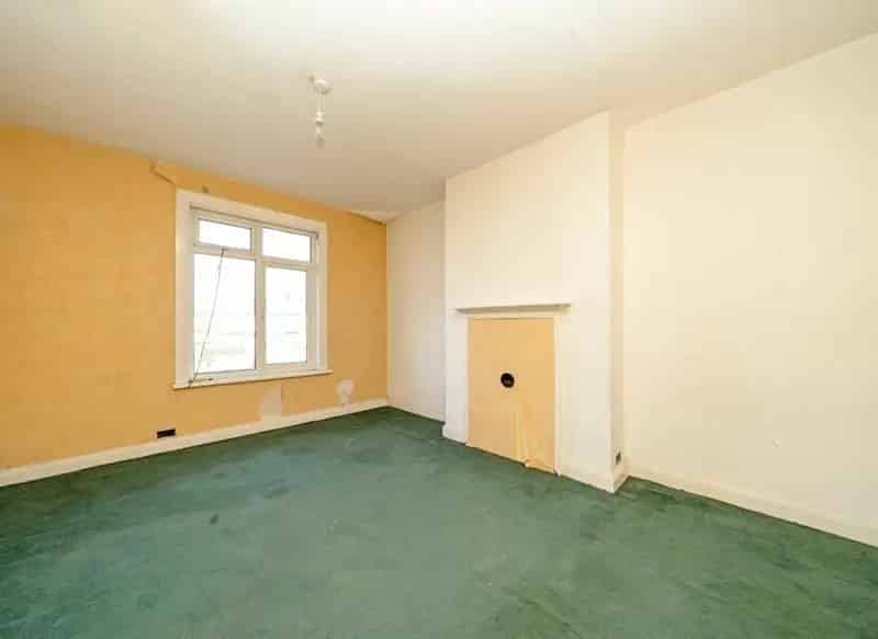 Five Bedroom Family Home Near Acton Main Line Station