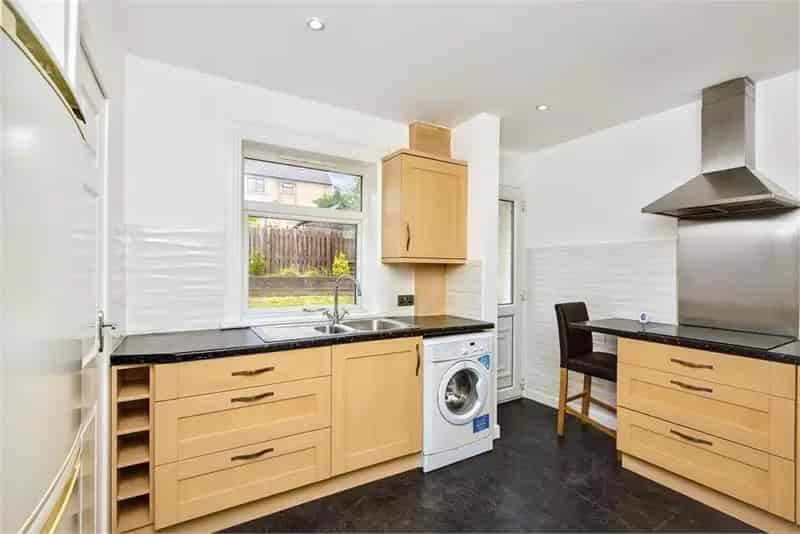 1 Bed Bungalow - Modern, South-Facing, Parking