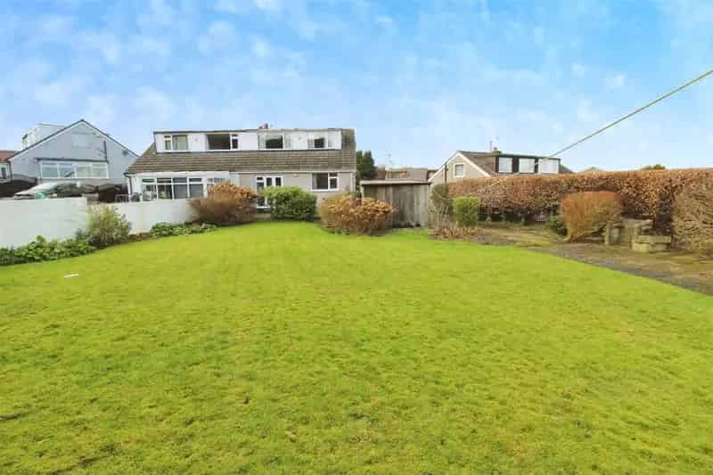 3 Bedroom Semi-Detached Bungalow For Sale Bradford Ascot Gardens