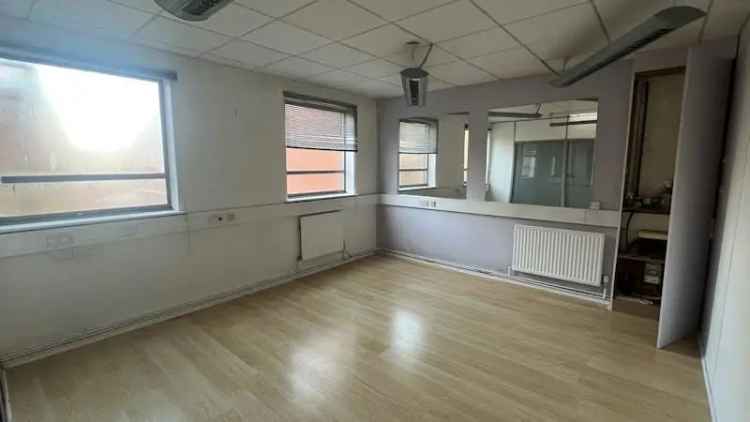  For Rent in 162-166, High Street, Dacorum, England