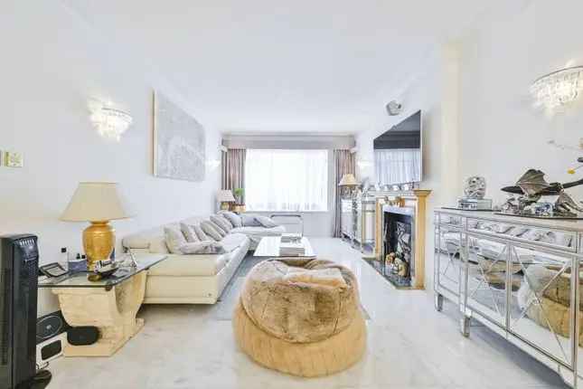 1 Bedroom Flat for Sale in Park Lane Mayfair London W1K