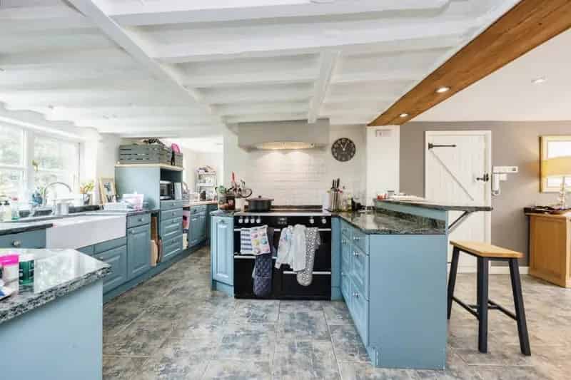 Spacious Family Cottage with Annex and Summer House