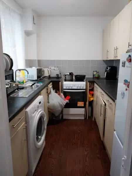 2-Bedroom Flat with Large Balcony Near Shops and Hospitals Portsmouth Gosport
