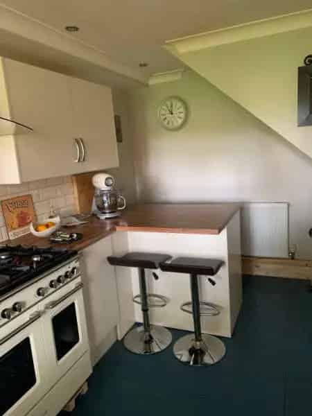 3 Bed End Terrace House Near Train Station and Shops