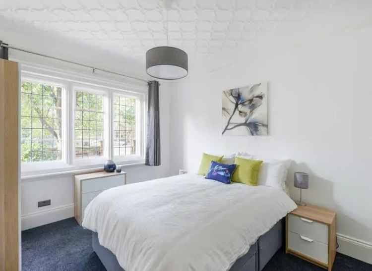 Flat For Sale in London, England